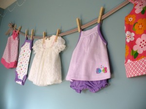 Baby clothes wall-hanging
